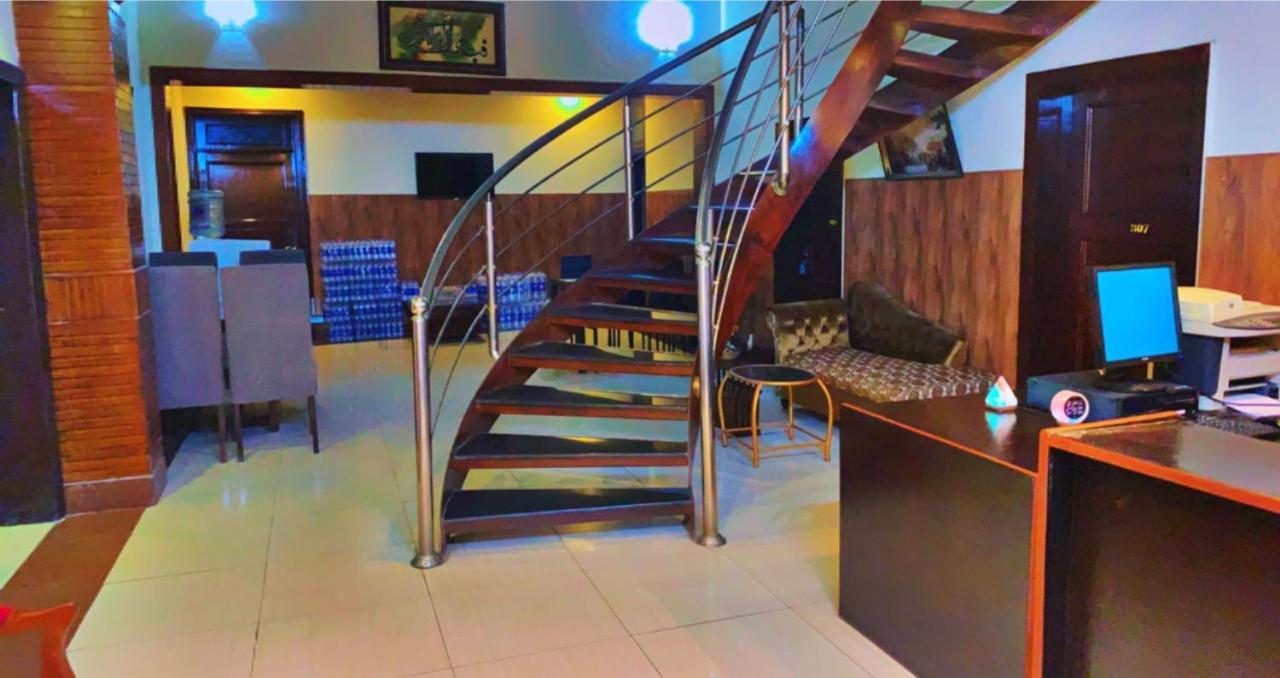 Crown Castle Peshawar 호텔 외부 사진